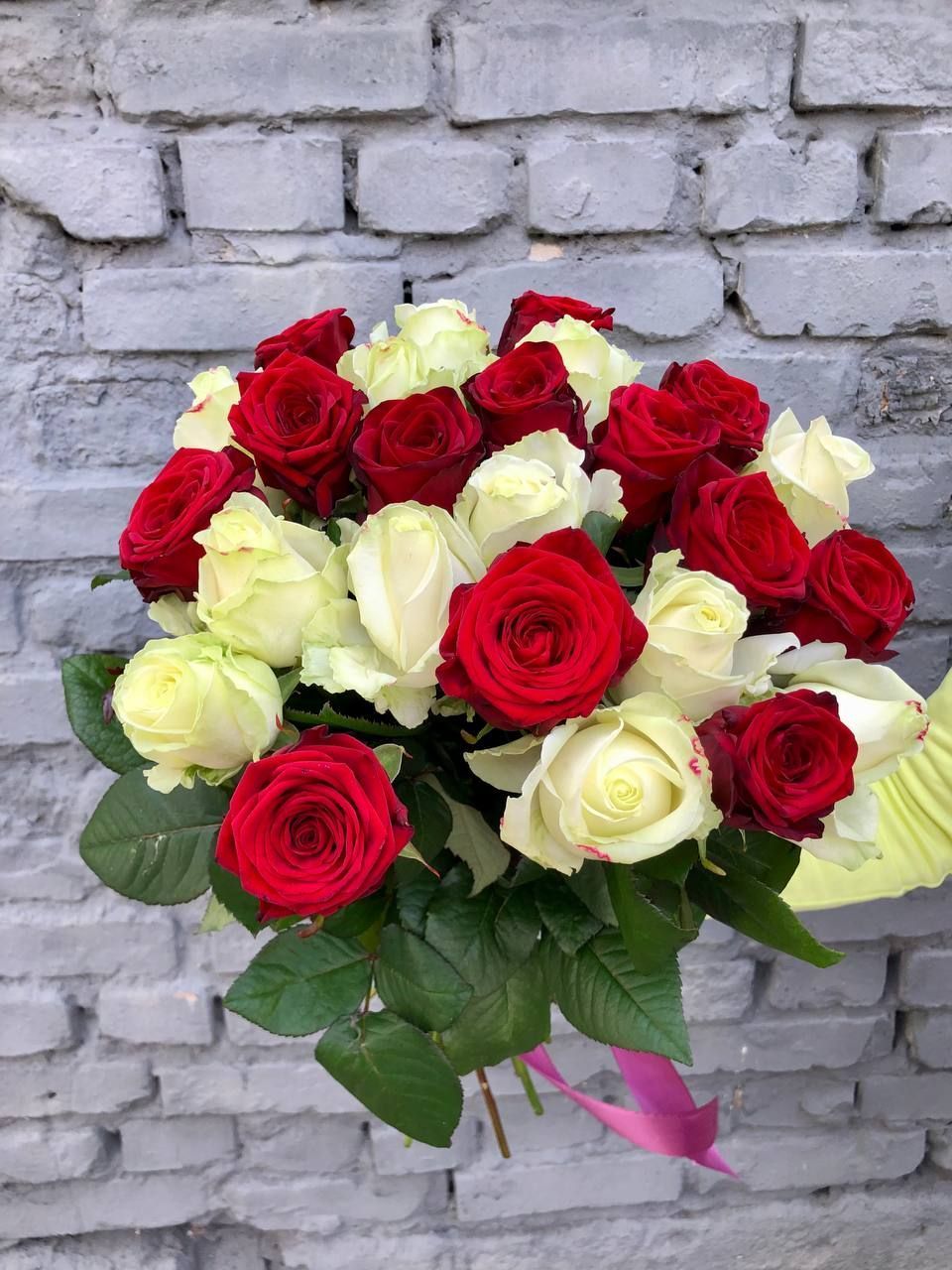 Buy a bouquet 51 roses inexpensive. Price - €159.62. Delivery of